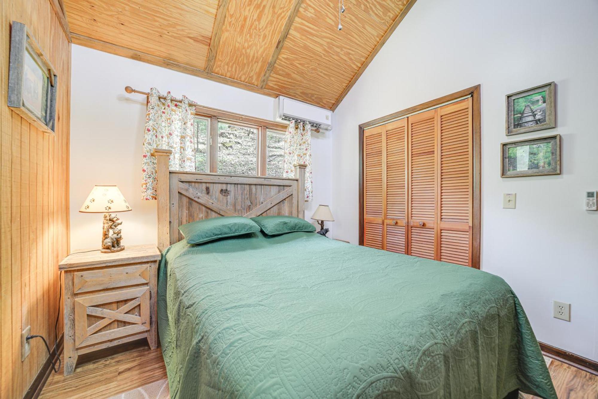 Creekside Whittier Cabin With Fire Pit Near Hiking! Exteriör bild